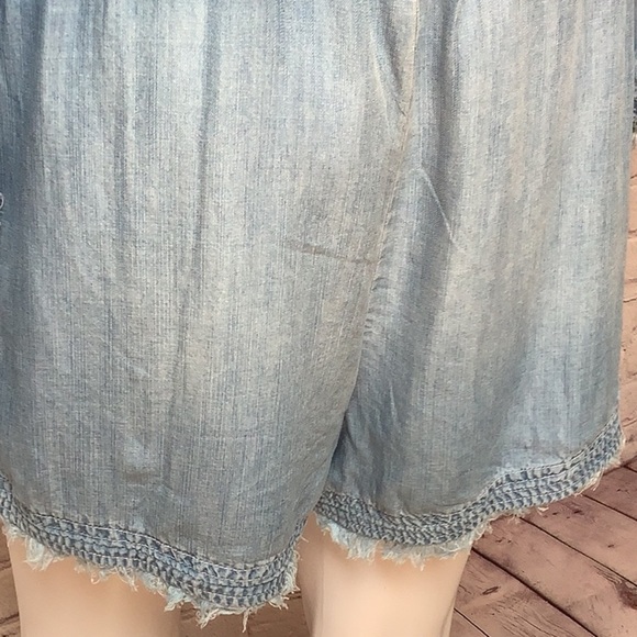 Chelsea & Violet Blue Chambray Denim Frayed Edge V Neck Shorts Romper Sz M - Picture 9 of 12